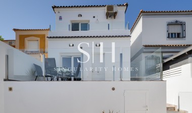 Resale - Villa - Torrevieja - aguas nuevas