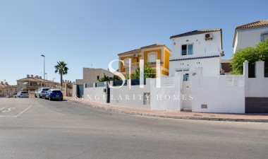 Resale - Villa - Torrevieja - aguas nuevas