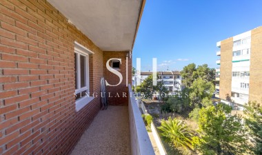 Odsprzedaż - Mieszkanie w bloku - Torrevieja - Rocio Del Mar