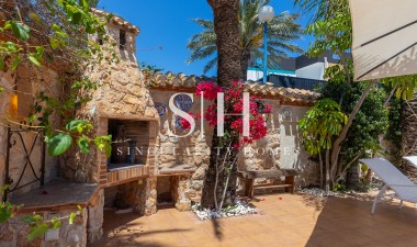 Herverkoop - Villa - Orihuela Costa - Punta Prima