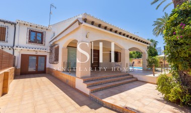 Herverkoop - Villa - Orihuela Costa - Punta Prima