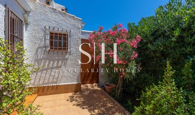 Herverkoop - Villa - Orihuela Costa - Punta Prima