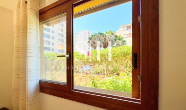 Перепродажа - Квартира / квартира - Torrevieja - Punta prima