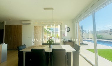 Перепродажа - Villa - Torrevieja - La Siesta - El Salado -  Torreta