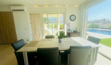 Перепродажа - Villa - Torrevieja - La Siesta - El Salado -  Torreta