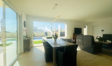 Перепродажа - Villa - Torrevieja - La Siesta - El Salado -  Torreta