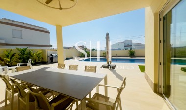 Перепродажа - Villa - Torrevieja - La Siesta - El Salado -  Torreta