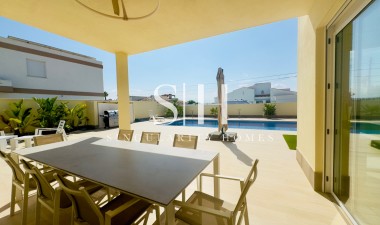 Перепродажа - Villa - Torrevieja - La Siesta - El Salado -  Torreta