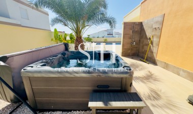 Перепродажа - Villa - Torrevieja - La Siesta - El Salado -  Torreta