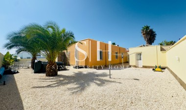 Перепродажа - Villa - Torrevieja - La Siesta - El Salado -  Torreta