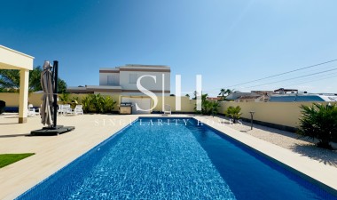 Перепродажа - Villa - Torrevieja - La Siesta - El Salado -  Torreta