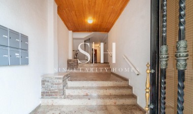 Resale - Apartment / flat - Torrevieja - Playa de los Naufragos