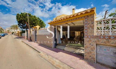 Herverkoop - Villa - Torrevieja - aguas nuevas