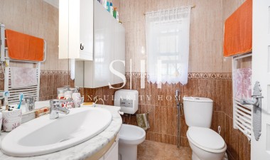 Herverkoop - Villa - Torrevieja - aguas nuevas