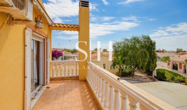 Herverkoop - Villa - Torrevieja - aguas nuevas