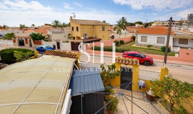 Herverkoop - Villa - Torrevieja - aguas nuevas