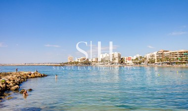 Herverkoop - Villa - Torrevieja - aguas nuevas