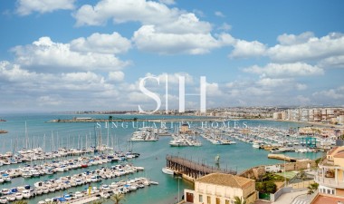 Herverkoop - Villa - Torrevieja - aguas nuevas