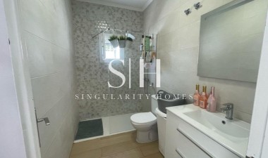 Återförsäljning - Villa - Orihuela Costa - Playa Flamenca