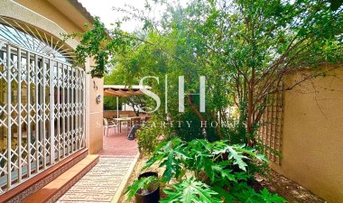 Resale - Villa - Torrevieja - Los Balcones - Los Altos del Edén