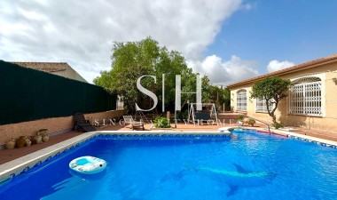 Resale - Villa - Torrevieja - Los Balcones - Los Altos del Edén