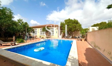 Resale - Villa - Torrevieja - Los Balcones - Los Altos del Edén