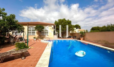 Resale - Villa - Torrevieja - Los Balcones - Los Altos del Edén