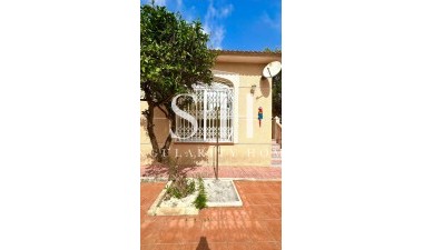 Resale - Villa - Torrevieja - Los Balcones - Los Altos del Edén