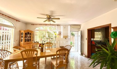 Resale - Villa - Torrevieja - Los Balcones - Los Altos del Edén