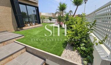 Перепродажа - Villa - Orihuela Costa - La Regia