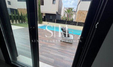 Återförsäljning - Villa - Orihuela Costa - Lomas de Cabo Roig