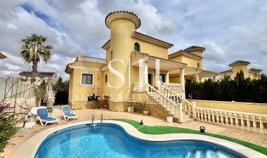 Resale - Villa - Orihuela Costa - Villamartin