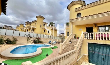 Resale - Villa - Orihuela Costa - Villamartin