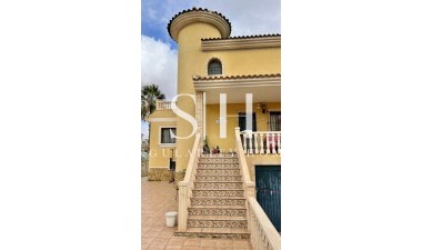 Resale - Villa - Orihuela Costa - Villamartin