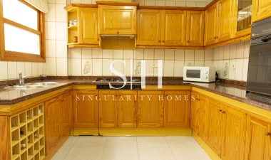 Resale - Apartment / flat - Torrevieja - Playa del Cura