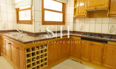 Resale - Apartment / flat - Torrevieja - Playa del Cura
