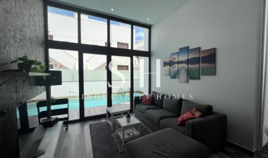 Odsprzedaż - Villa - Los Balcones - Costa Blanca