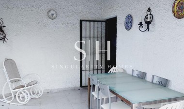 Återförsäljning - Villa - Orihuela Costa - Punta Prima