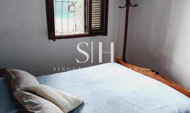 Återförsäljning - Villa - Orihuela Costa - Punta Prima