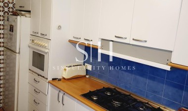 Återförsäljning - Villa - Orihuela Costa - Punta Prima