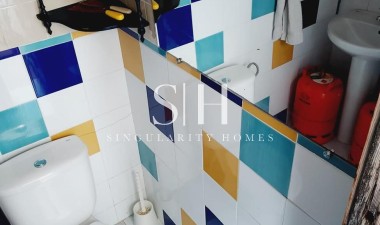 Återförsäljning - Villa - Orihuela Costa - Punta Prima