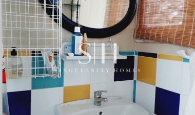 Återförsäljning - Villa - Orihuela Costa - Punta Prima