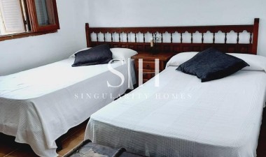 Återförsäljning - Villa - Orihuela Costa - Punta Prima