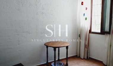 Återförsäljning - Villa - Orihuela Costa - Punta Prima