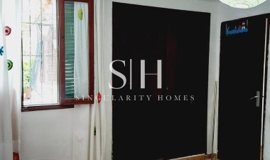 Återförsäljning - Villa - Orihuela Costa - Punta Prima