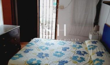 Återförsäljning - Villa - Orihuela Costa - Punta Prima