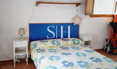 Återförsäljning - Villa - Orihuela Costa - Punta Prima