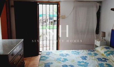 Återförsäljning - Villa - Orihuela Costa - Punta Prima