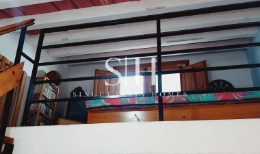 Återförsäljning - Villa - Orihuela Costa - Punta Prima