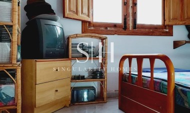 Återförsäljning - Villa - Orihuela Costa - Punta Prima